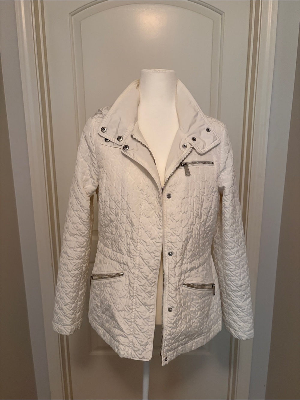 BCBG generation Women’s Quilted White Jacket with Zip Pockets